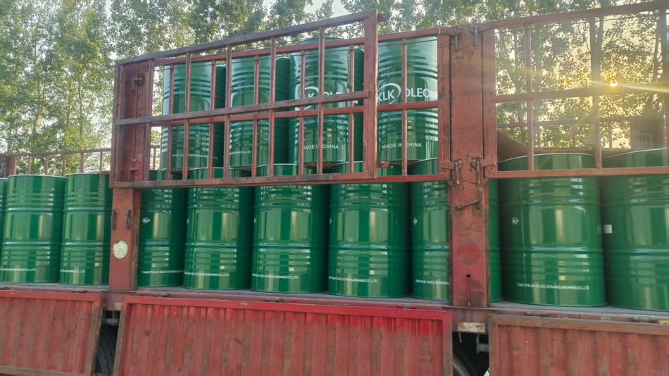 泰柯甘油出貨現(xiàn)場.jpg 泰柯甘油出貨現(xiàn)場.jpg